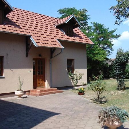 Rooms Milin Lagum Irig Екстер'єр фото