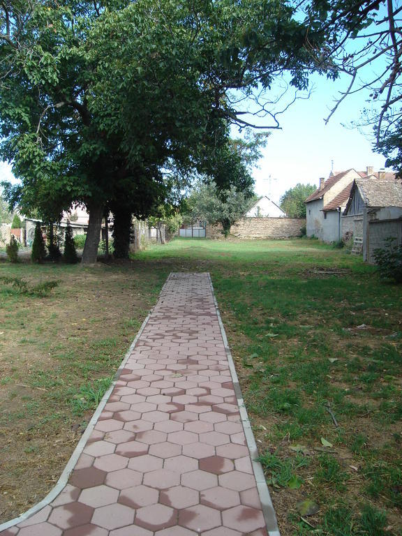 Rooms Milin Lagum Irig Екстер'єр фото